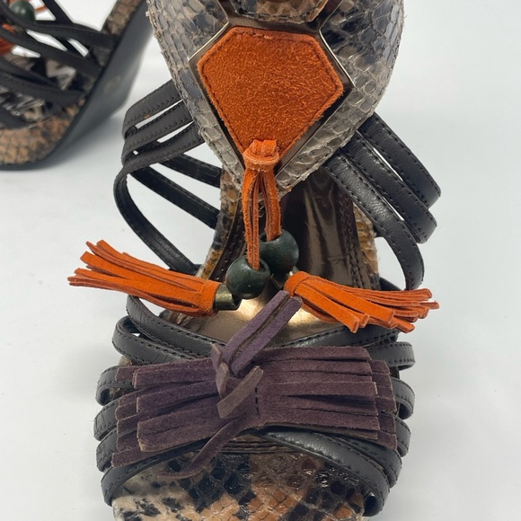 Women’s size 8.5 snake patterned heels w orange tassel accent by Chinese laundry - Picture 4 of 5